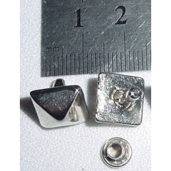 Piramidka 10mm na nit nikiel połysk (id: 2388)